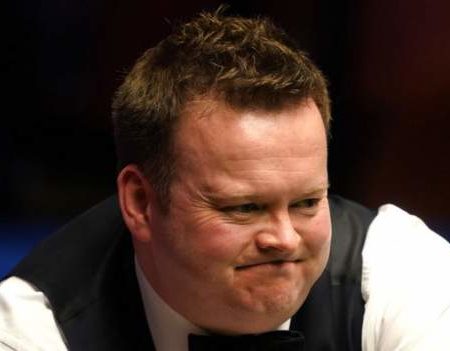 UK Snooker Championship 2022: Injured Shaun Murphy beats Judd Trump to reach quarter-finals