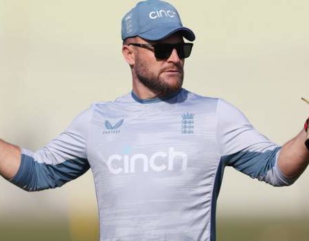 Pakistan v England: Brendon McCullum wants tourists to continue attacking approach