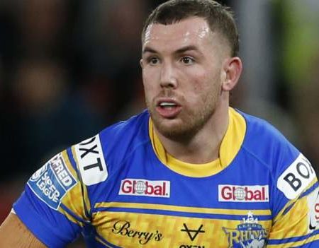 Cameron Smith: Leeds Rhinos forward extends deal until 2026