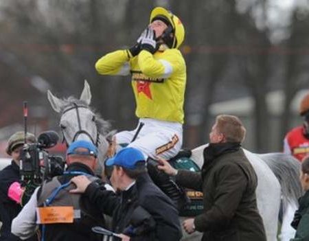 Grand National: Neptune Collonges seals dramatic victory