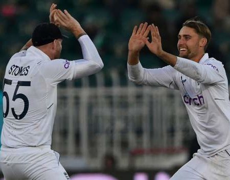 Pakistan v England: Tourists’ toil with the ball as important as batting records