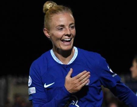 Chelsea: Sophie Ingle signs contract extension until 2025