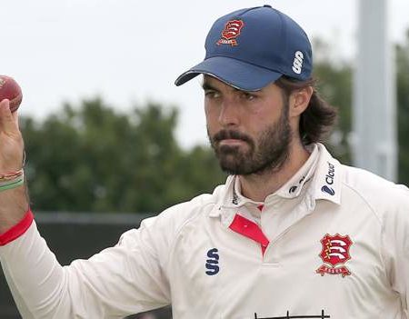 Shane Snater: Essex pace bowler agrees contract extension until 2025