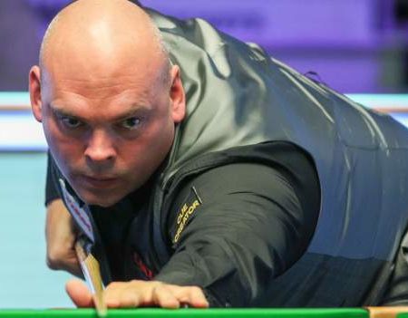 Stuart Bingham: Former Masters champion tries eye aids in hope of improving form