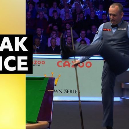 Masters 2023: Wasp causes chaos as Mark Williams breaks into dance