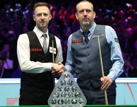 Masters 2023: Judd Trump takes 5-3 lead over Mark Williams in final