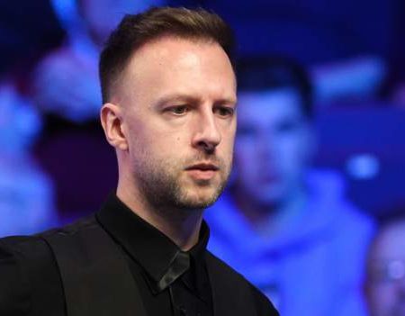 World Grand Prix: Judd Trump beats Shaun Murphy to set up final against Mark Allen