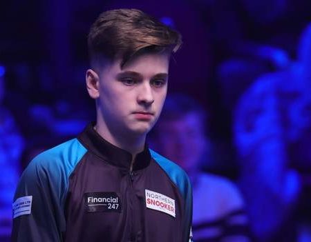 Snooker Shoot Out: Vladislav Gradinari, 14, into last 32 after beating Victor Sarkis