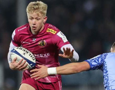 Josh Hodge: Exeter Chiefs full-back signs new contract