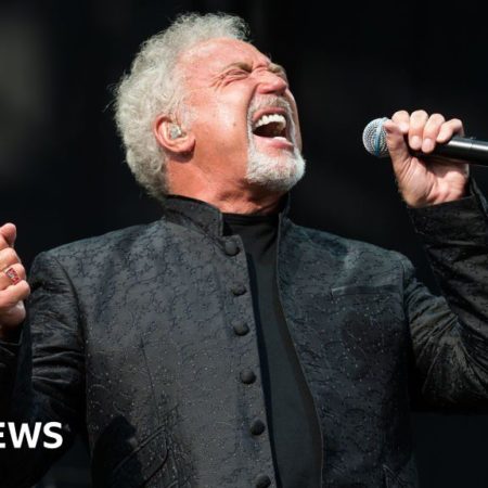 Tom Jones: Delilah banned for choirs at Principality Stadium