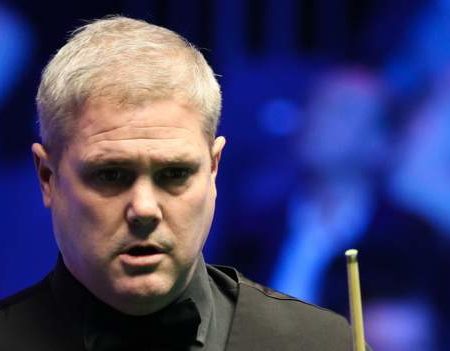 German Masters: Robert Milkins hits 147 in quarter-final win over Chris Wakelin