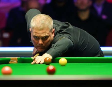 Welsh Open: Robert Milkins defeats Shaun Murphy in final