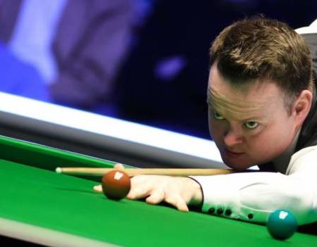 Players Championship: Record-breaker Shaun Murphy beats Ali Carter to win title