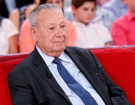 Just Fontaine: Former France striker and World Cup record holder dies aged 89