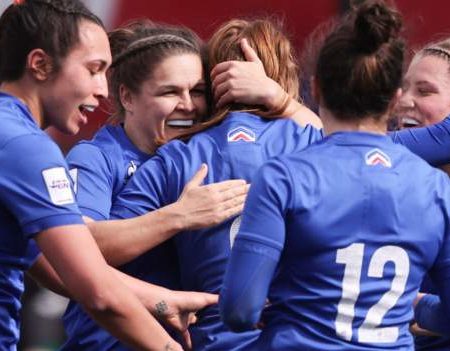 Women’s Six Nations 2023: 14-woman France score nine tries to crush Ireland 53-3