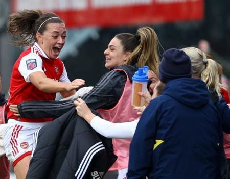 Arsenal 2-1 Manchester City: Katie McCabe gives hosts comeback win in WSL title race