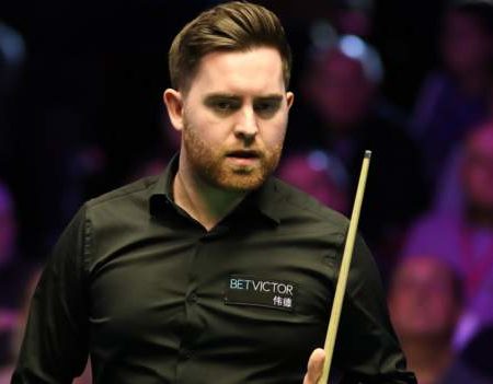 World Snooker Championship: Jak Jones beats Barry Hawkins in final qualifying round