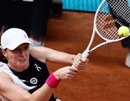 Madrid Open: Iga Swiatek beats Bernarda Pera to reach last 16