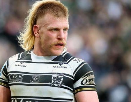 Brad Fash: Hull FC forward signs new three-year deal with the Super League club