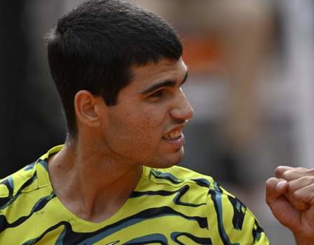 Madrid Open: Carlos Alcaraz sails through to quarter-finals but Daniil Medvedev beaten