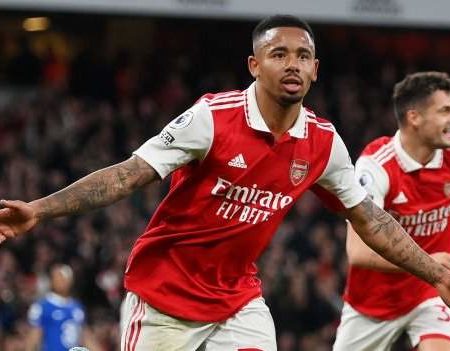 Arsenal 3-1 Chelsea: Angry Gunners show they are still in title race