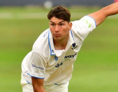 Ari Karvelas: Fast bowler signs two-year Sussex extension