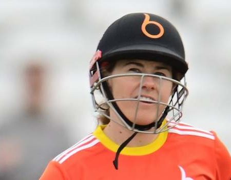 Charlotte Edwards Cup: Tammy Beaumont leads unbeaten Blaze to win over Southern Vipers