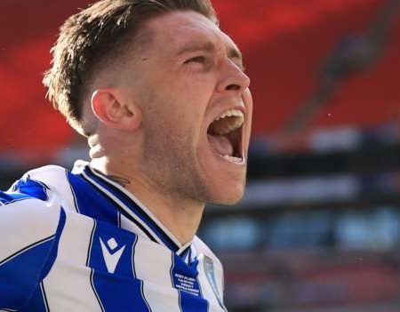 Barnsley 0-1 Sheffield Wednesday: Josh Windass wins League One play-off final in last minute of extra time