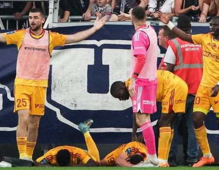 Bordeaux-Rodez Ligue 2 match abandoned after fan attacks player