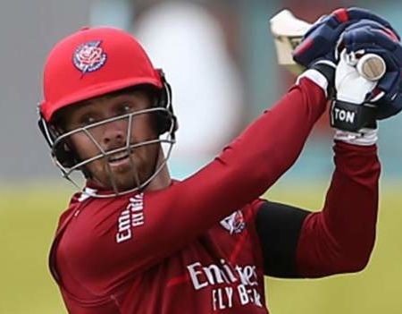 T20 Blast: Lancashire, Worcestershire, Nottinghamshire, Surrey & holders Hampshire reach quarters