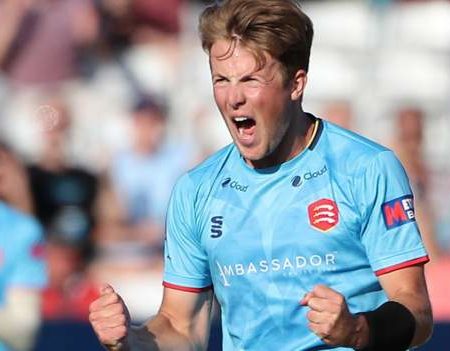 Ben Allison: Worcestershire sign Essex seamer on loan