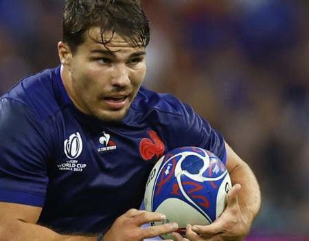 Antoine Dupont: France captain cleared to return from fractured cheekbone