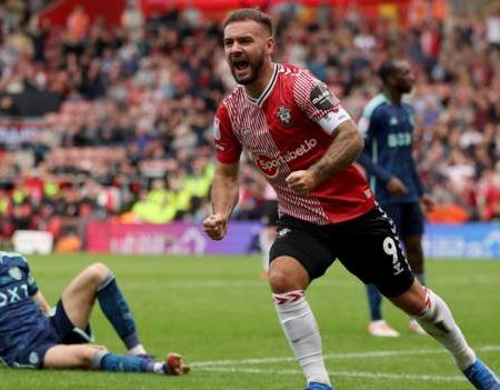 Southampton 3-1 Leeds United: Saints end losing streak after first-half goal flurry