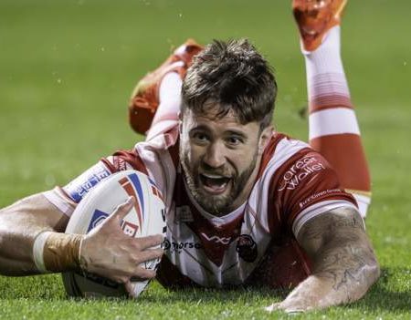 Ben Hellewell: Salford Red Devils back-rower extends contract