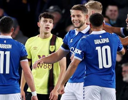 Everton 3-0 Burnley: Sean Dyche’s side pay tribute to Bill Kenwright with EFL Cup win