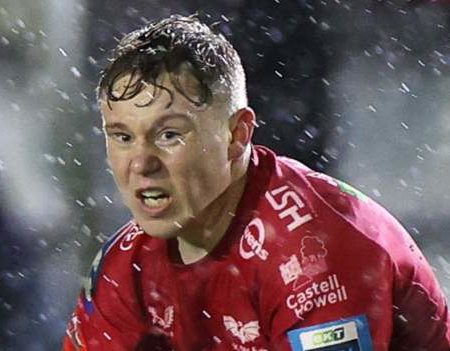 United Rugby Championship: Dragons 13-12 Scarlets – Missed Sam Costelow kicks prove crucial