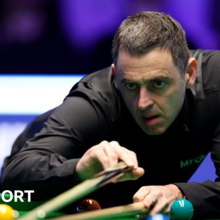 Masters 2024: Ronnie O’Sullivan defeats Barry Hawkins 6-3 to reach Masters semis