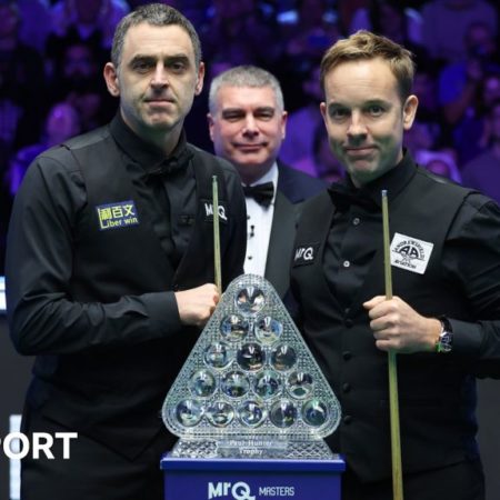 Masters 2024: Ali Carter opens up early lead over Ronnie O’Sullivan in final