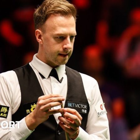 German Masters final: Judd Trump beats Si Jiahui to win record third title