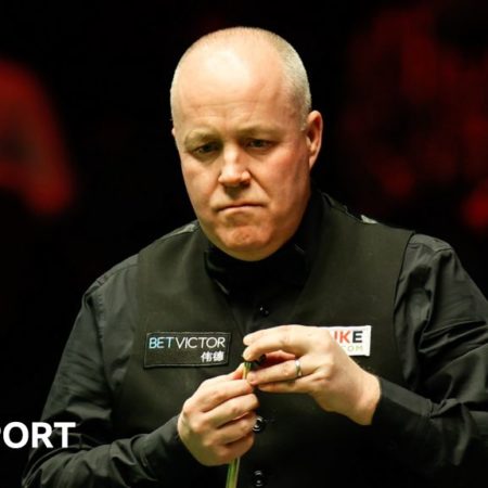 Welsh Open: John Higgins beats Mark Allen for place in semi-finals