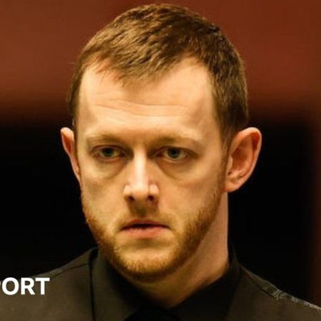 Players Championship: Mark Allen scores three centuries in 6-3 win over Mark Williams