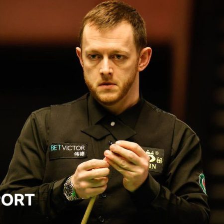 Players Championship: Mark Allen beats Gary Wilson to make semi-finals