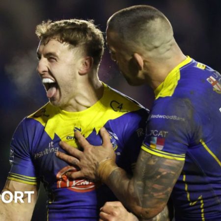 Super League: Warrington Wolves 36-10 Hull FC – Wolves get first win under Sam Burgess