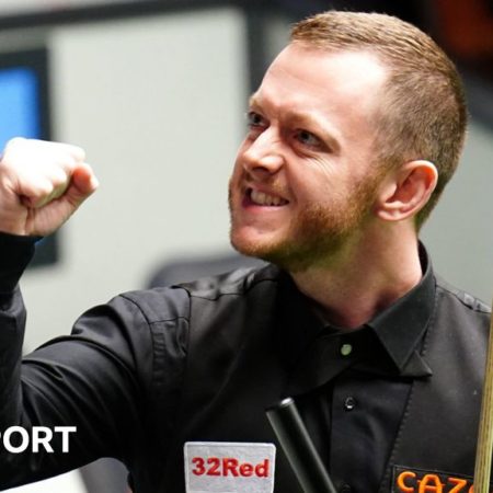 Players Championship: Mark Allen sees off Ali Carter to reach final