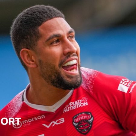 Super League: Salford Red Devils 26-22 Castleford Tigers – Hosts hold on for first win