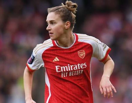 Vivianne Miedema: Arsenal striker out for ‘several weeks’ after knee surgery