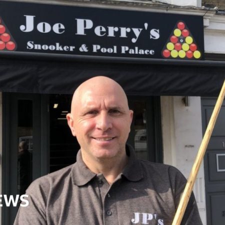 Snooker pro opens club to give back to home town