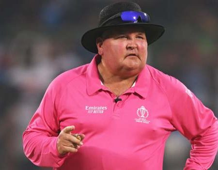 Marais Erasmus: South Africa umpire retires from standing in Test matches