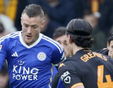 Hull City 2-2 Leicester City: Jamie Vardy rescues draw for Championship leaders