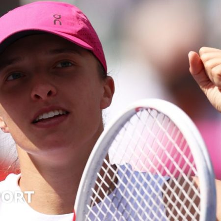 Indian Wells: World number one Iga Swiatek reaches fourth round